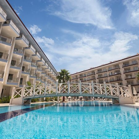 Ramada Hotel & Suites By Wyndham Kusadasi Kusadası Exterior foto