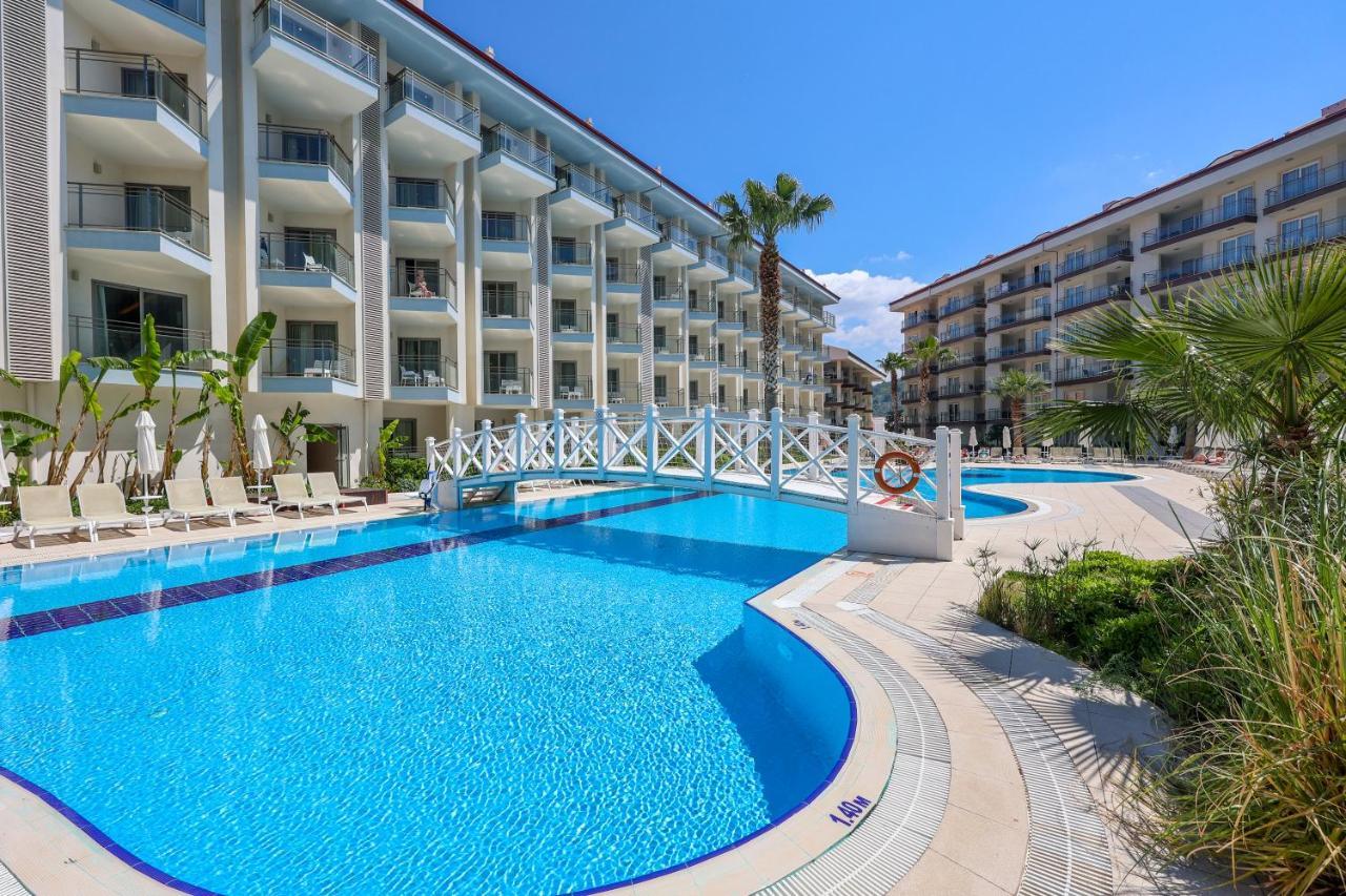 Ramada Hotel & Suites By Wyndham Kusadasi Kusadası Exterior foto