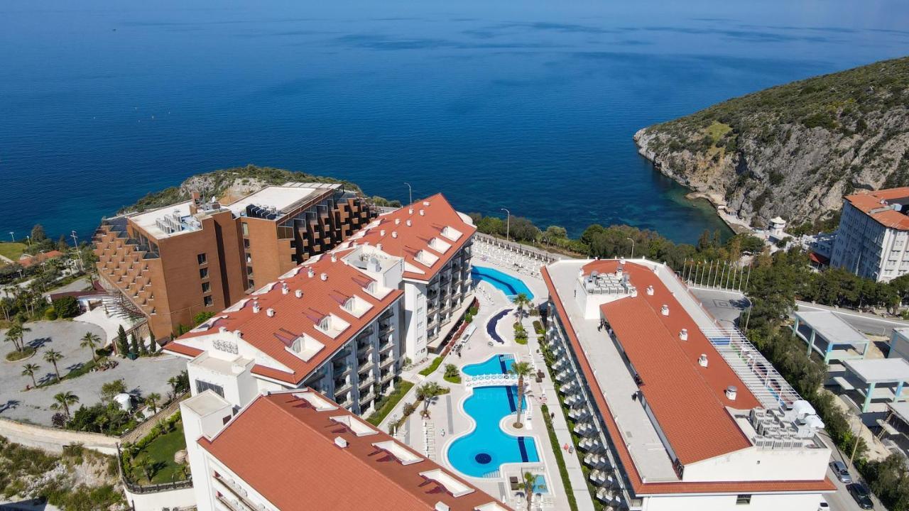 Ramada Hotel & Suites By Wyndham Kusadasi Kusadası Exterior foto
