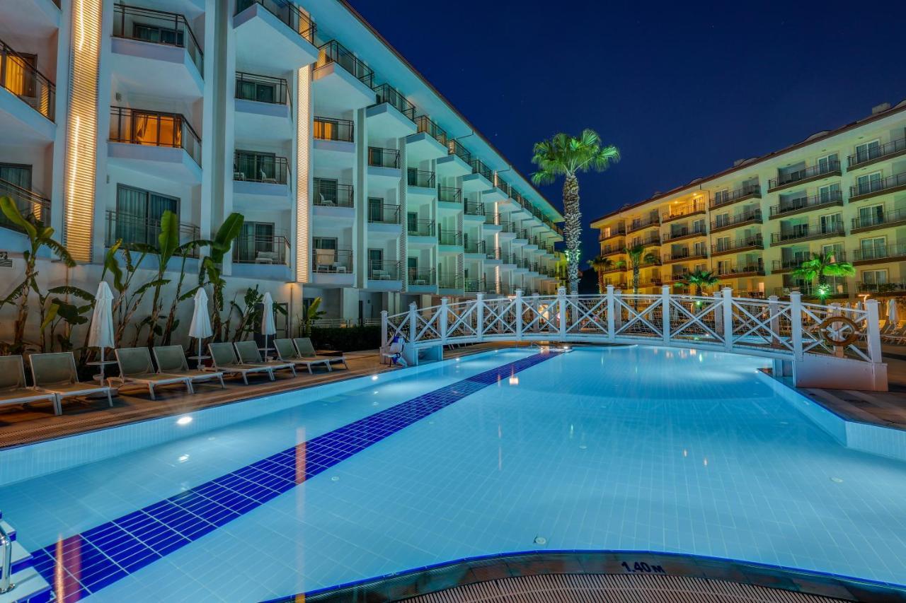 Ramada Hotel & Suites By Wyndham Kusadasi Kusadası Exterior foto