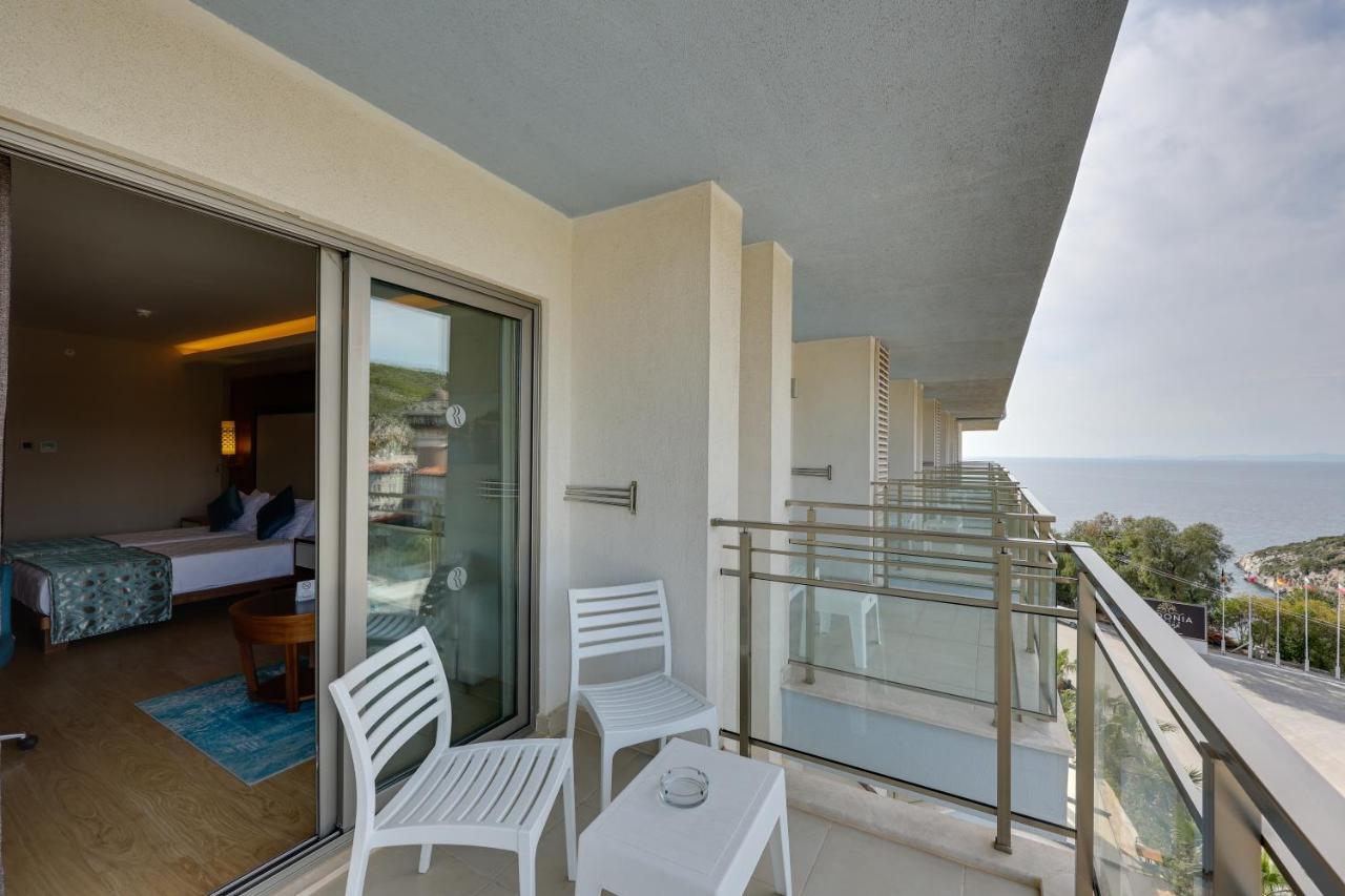 Ramada Hotel & Suites By Wyndham Kusadasi Kusadası Exterior foto