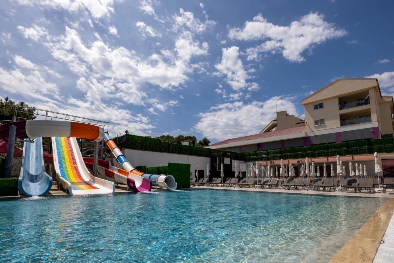 Ramada Hotel & Suites By Wyndham Kusadasi Kusadası Exterior foto